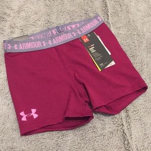 Under Armour- girls youth heat gear shorts